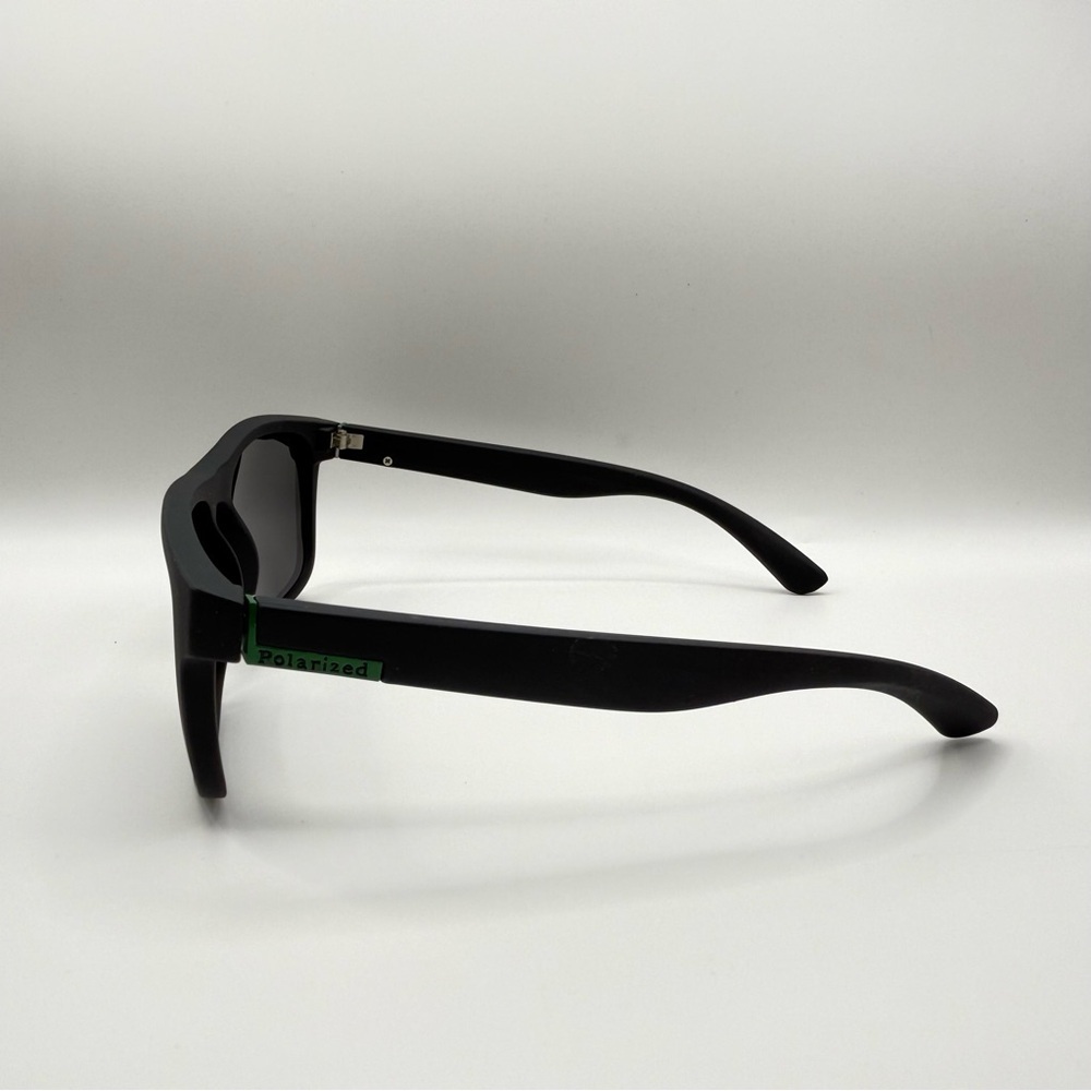 Fresh and Stylish Polarized Glass with Contrast Colors, PC Frame - Picture 5 of 7
